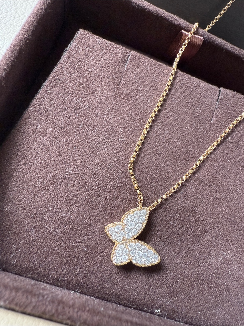 Roberto Coin Butterfly 18k YG diamond necklace 18 inches - Picture 2 of 12